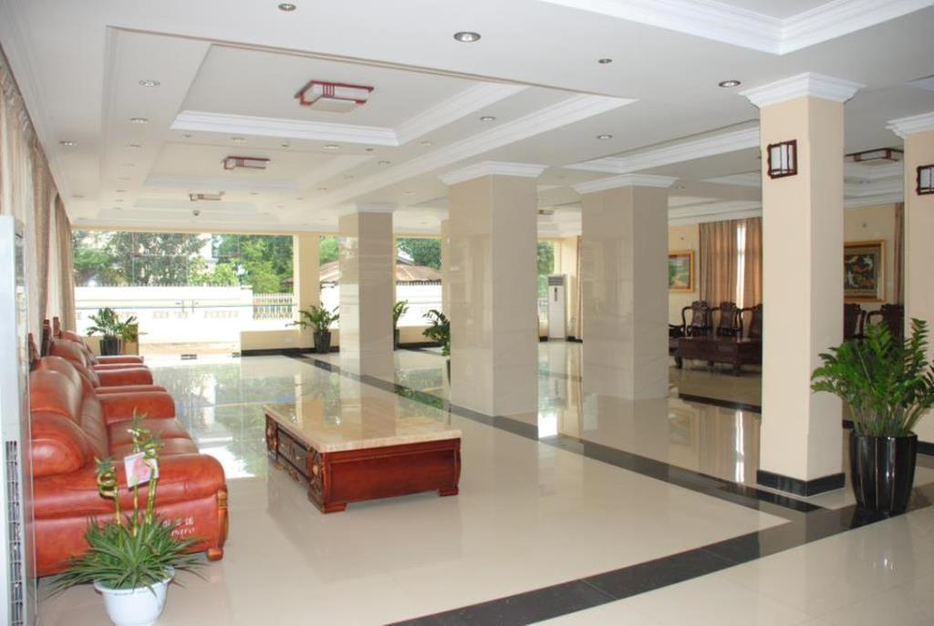 Golden Hill Hotel - Lashio 外观 照片