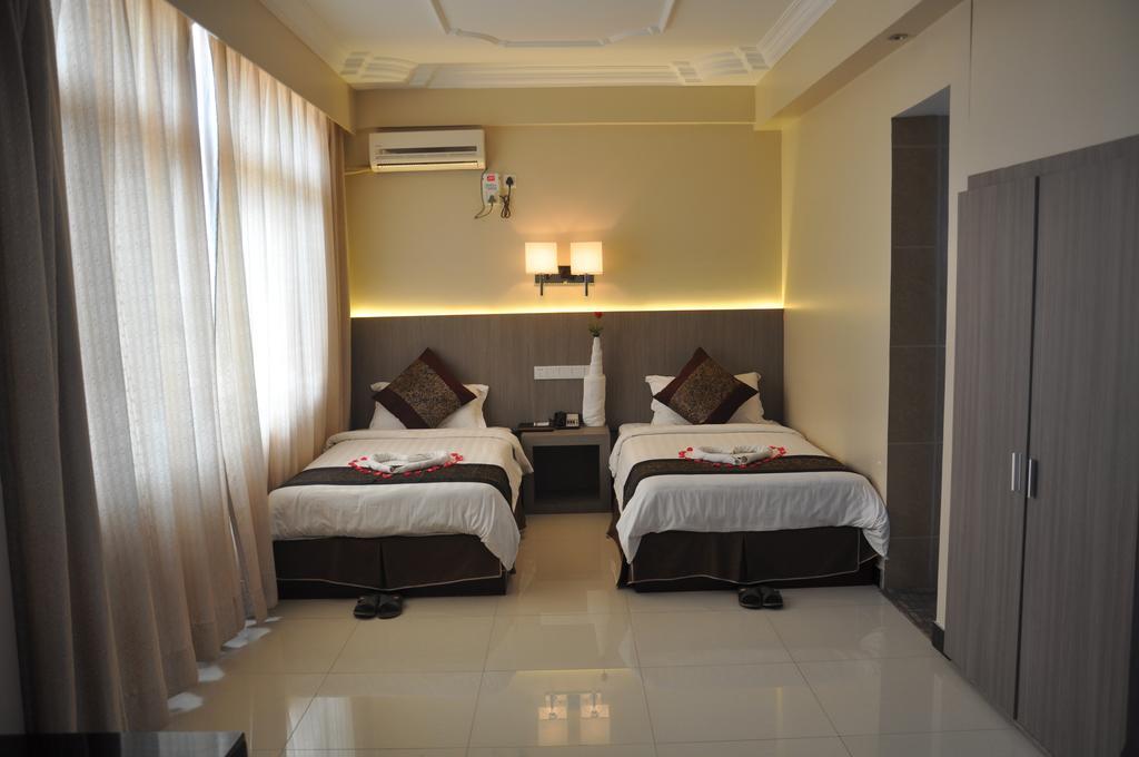 Golden Hill Hotel - Lashio 外观 照片