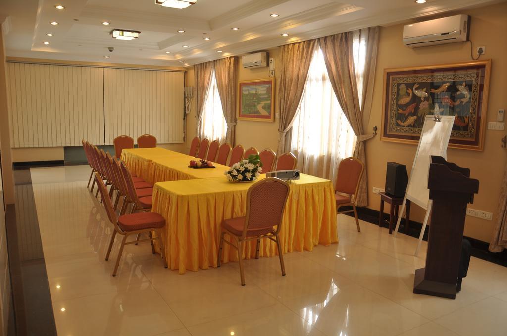 Golden Hill Hotel - Lashio 外观 照片