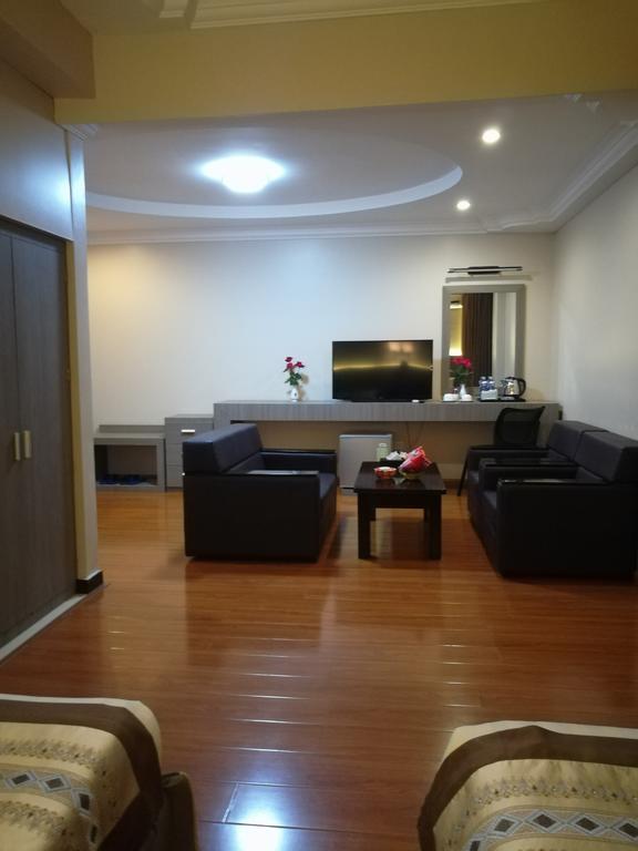 Golden Hill Hotel - Lashio 外观 照片