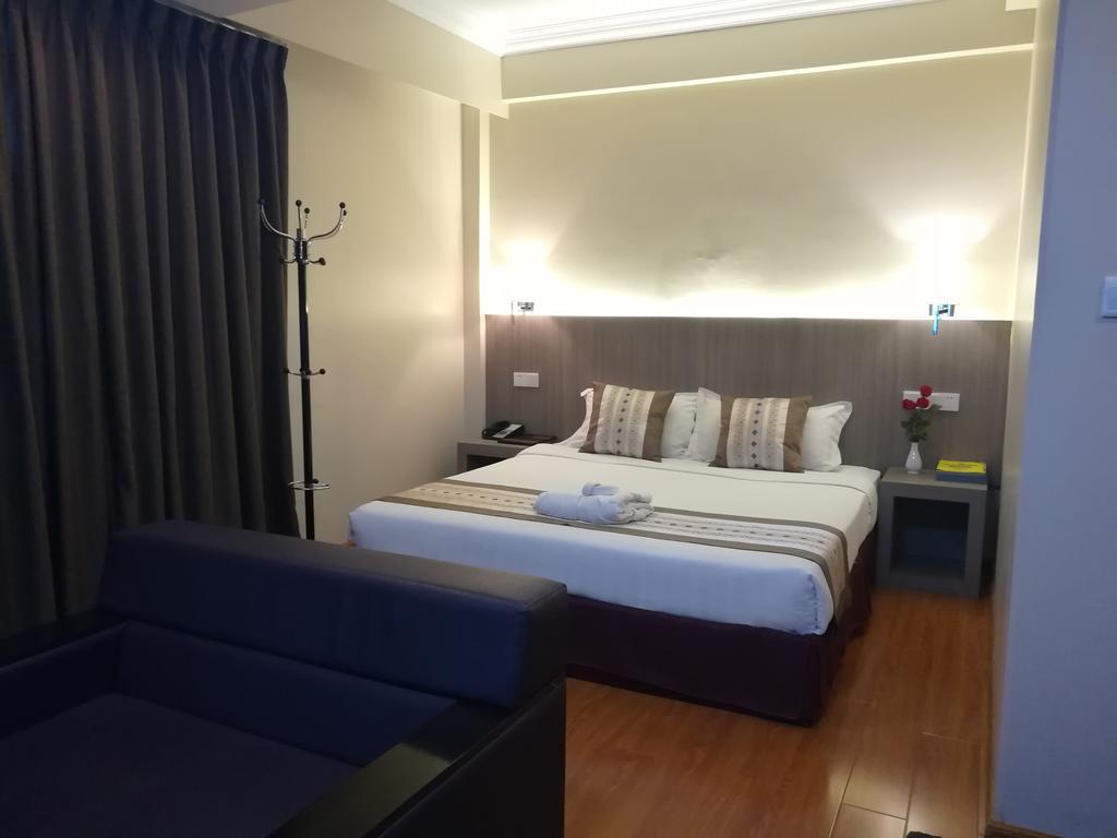 Golden Hill Hotel - Lashio 外观 照片