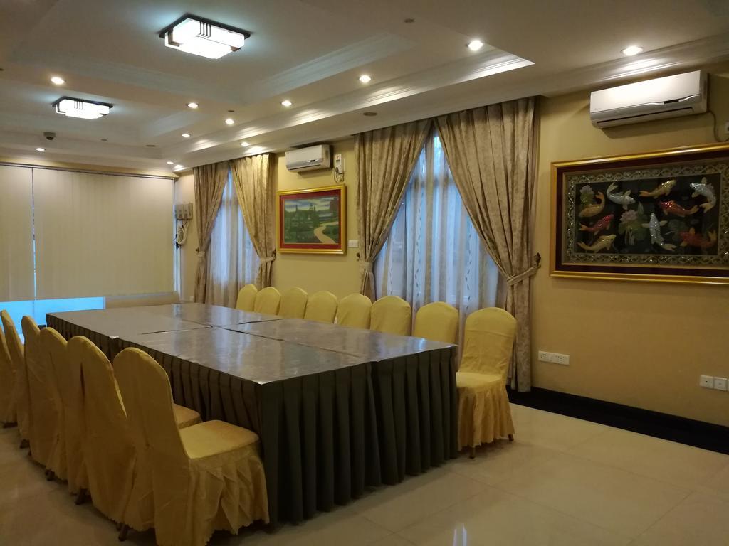 Golden Hill Hotel - Lashio 外观 照片