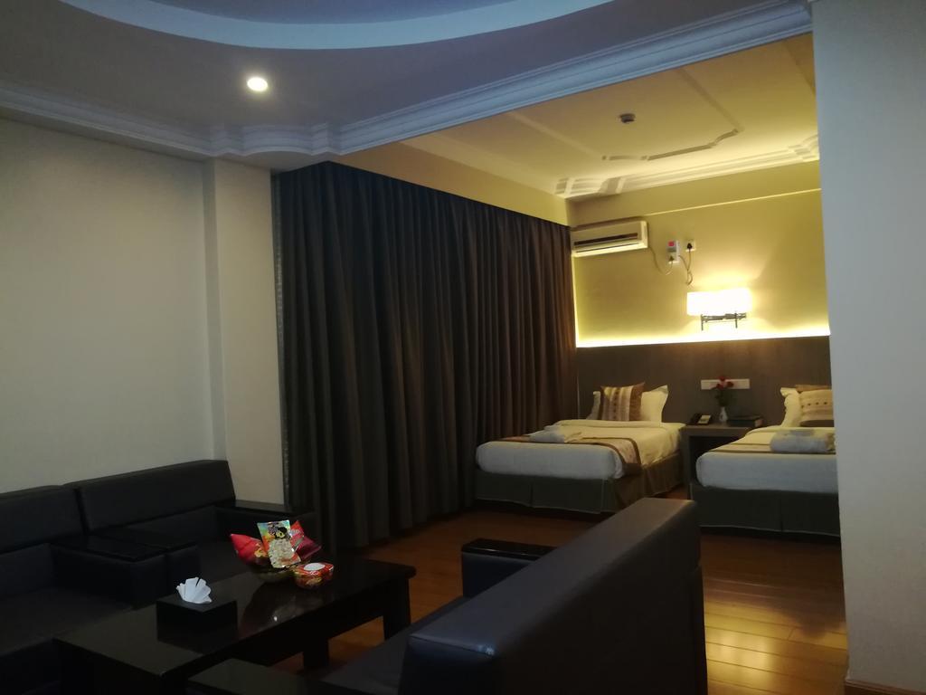 Golden Hill Hotel - Lashio 外观 照片